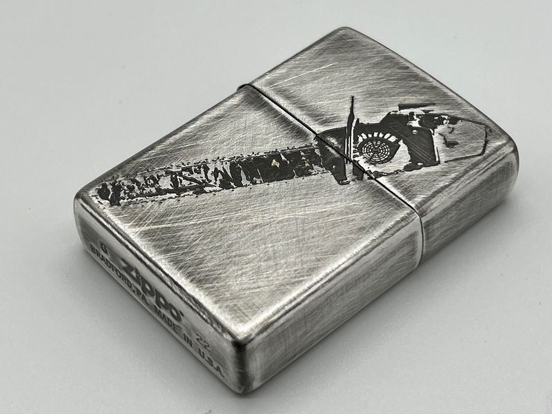 バイオハザード RE:4 Zippo (チェーンソー男) | バイオハザード公式