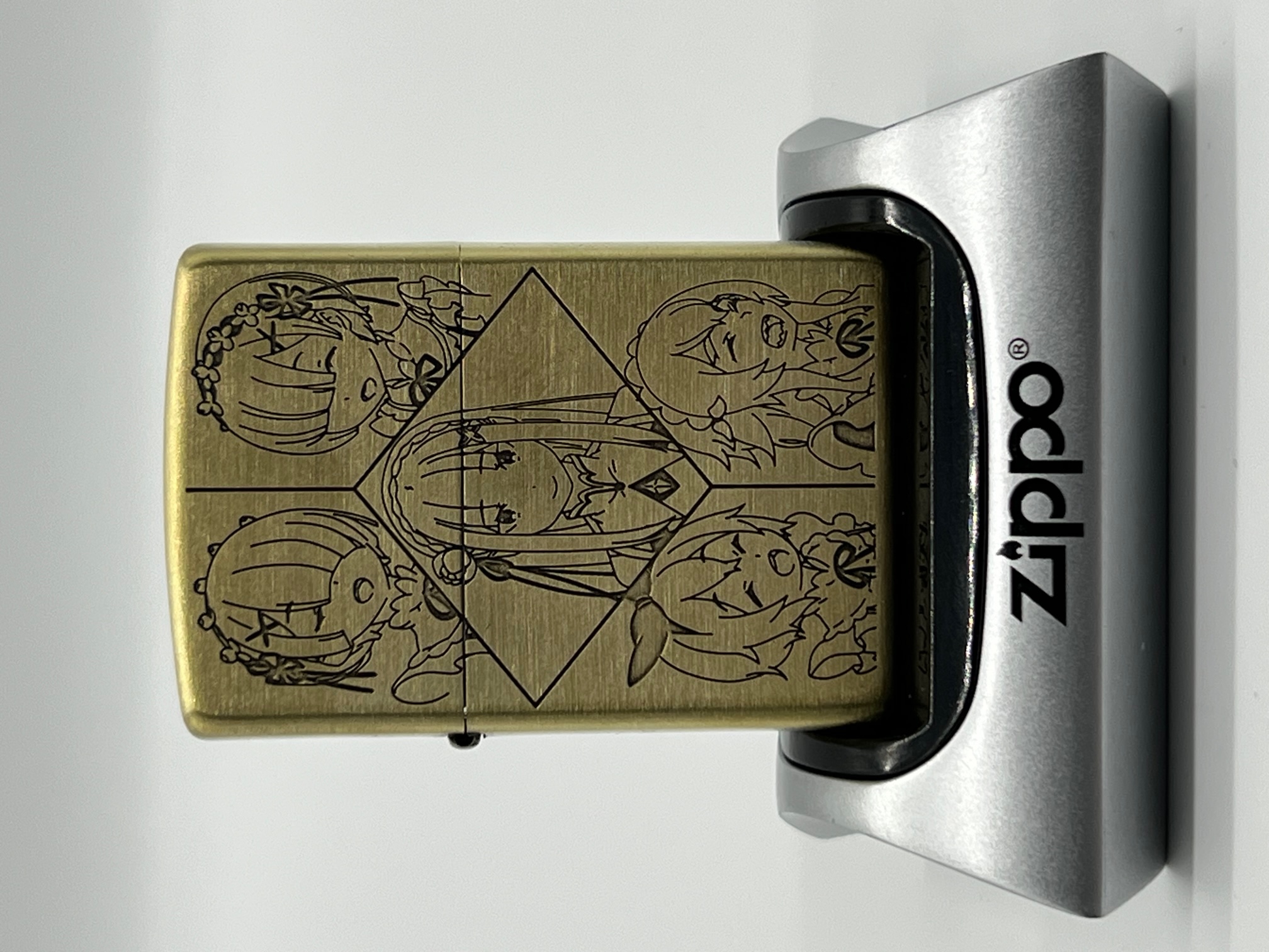 Re:ゼロから始める異世界生活_Zippo(エミリアwithメイド) | 公式グッズ ...