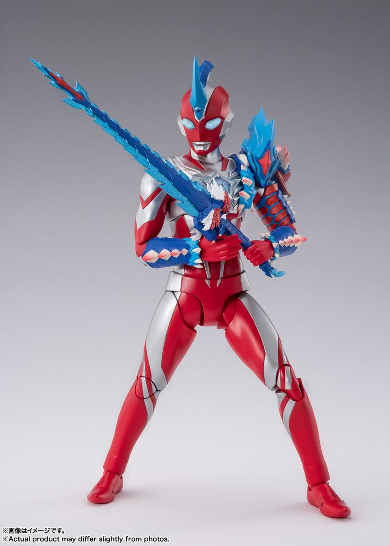 ウルトラマン フィギュア ウルトラマンアークをはじめ、ウルトラゼロマントを身につけた