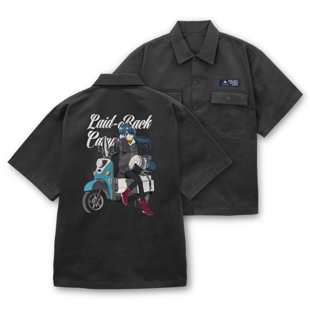 ゆるキャン△ SEASON3_Mサイズ_描き下ろし 志摩リン 刺繍ワークシャツ バイクでひといきVer./GRAY