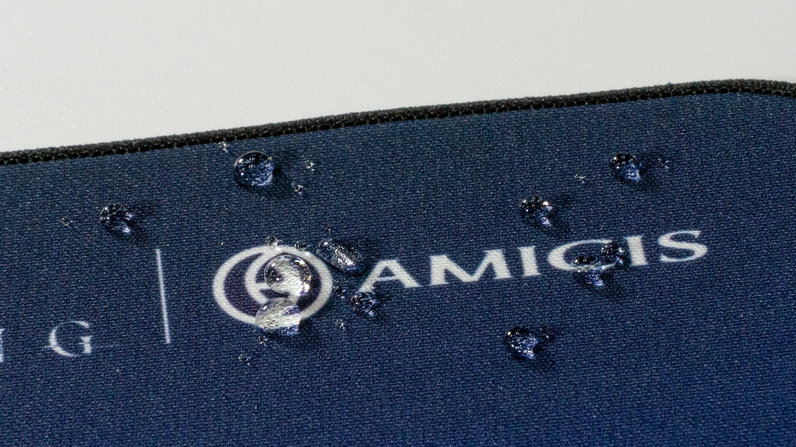 優れた撥水加工と圧倒的な耐久性